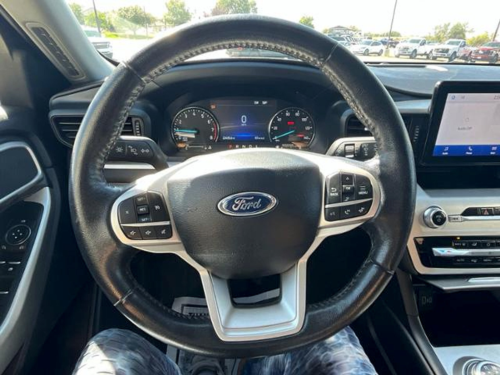 Used 2022 Ford Explorer XLT AWD/4WD image 27