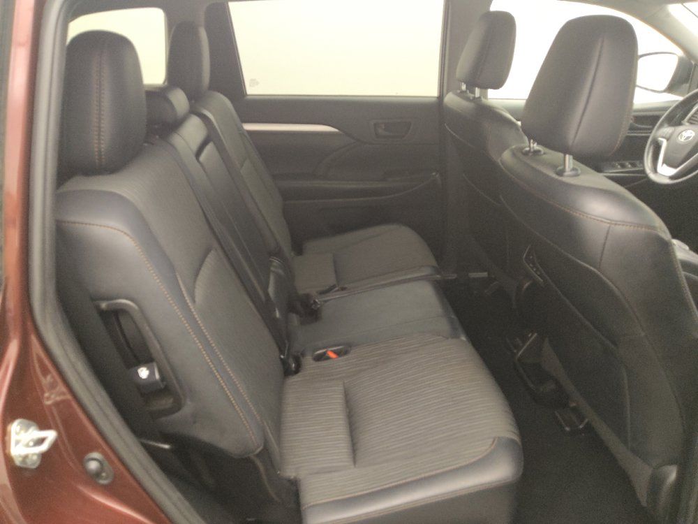 Used 2019 Toyota Highlander Plus AWD/4WD image 19
