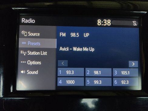 Used 2018 Toyota Camry XLE FWD image 25