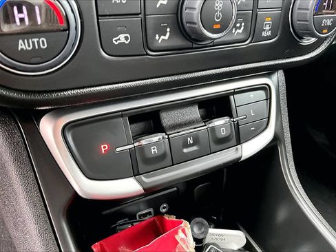 Used 2023 GMC Terrain SLE w/ Driver Convenience Package AWD/4WD image 16
