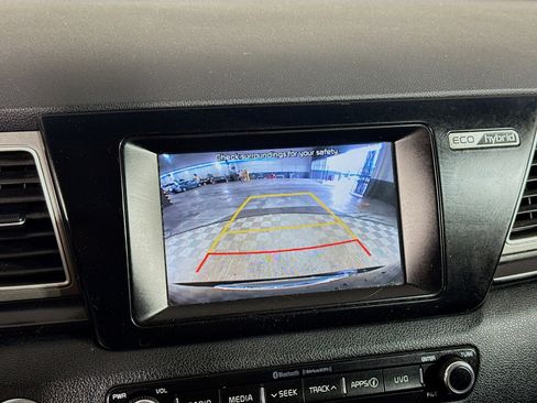 Used 2017 Kia Niro EX image 19