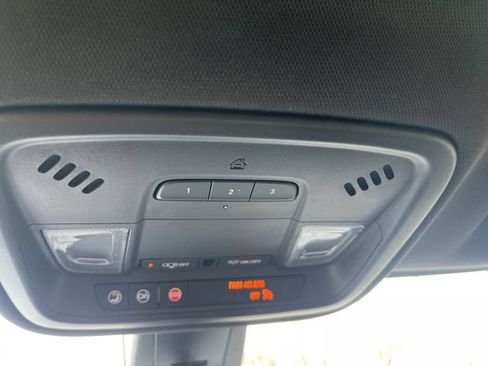Used 2023 Chevrolet Traverse LT FWD image 34