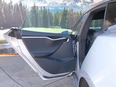 Used 2018 Tesla Model S 75D image 37