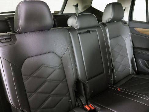 Used 2025 Volkswagen Atlas SE image 35