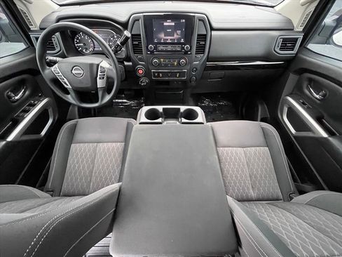 Used 2024 Nissan Titan SV image 10