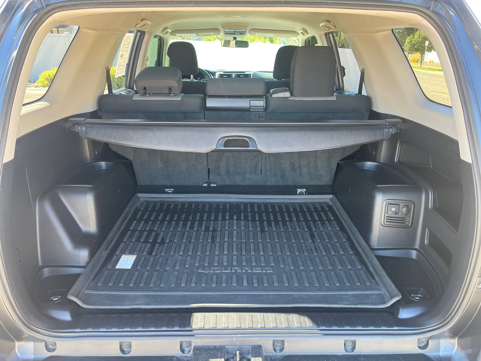 Used 2016 Toyota 4Runner SR5 AWD/4WD image 34