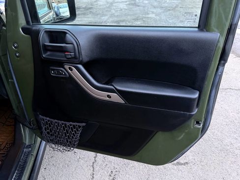 Used 2016 Jeep Wrangler Sahara image 8