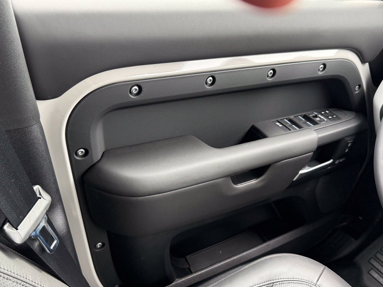 New 2026 Land Rover Defender 110 X-Dynamic SE AWD/4WD image 35