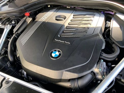 Used 2022 BMW 540i w/ Executive Package image 32