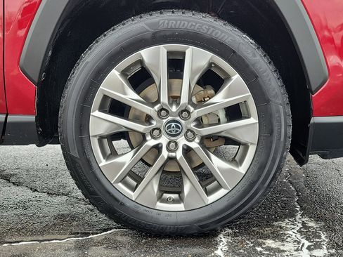 Used 2019 Toyota RAV4 XLE Premium image 5