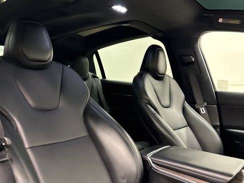 Used 2023 Tesla Model X Base image 29