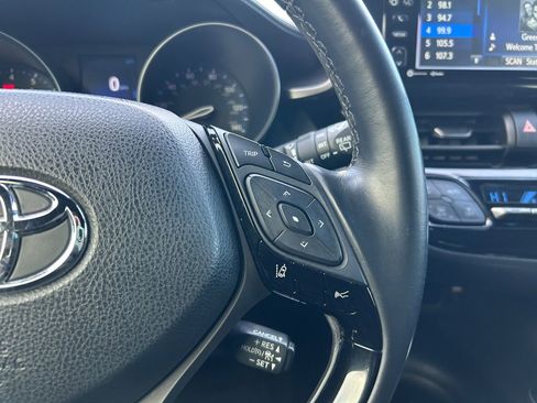 Used 2018 Toyota C-HR XLE image 18