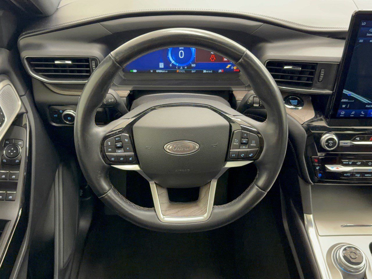 Used 2022 Ford Explorer Platinum w/ Equipment Group 601A AWD/4WD image 22