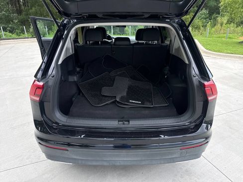 Used 2019 Volkswagen Tiguan SE w/ Panoramic Sunroof Package FWD image 32
