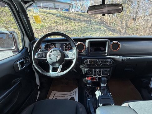Used 2021 Jeep Gladiator Mojave w/ Cold Weather Group image 11