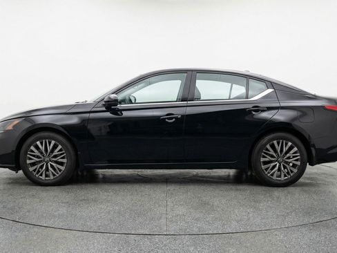 Used 2025 Nissan Altima 2.5 SV image 5