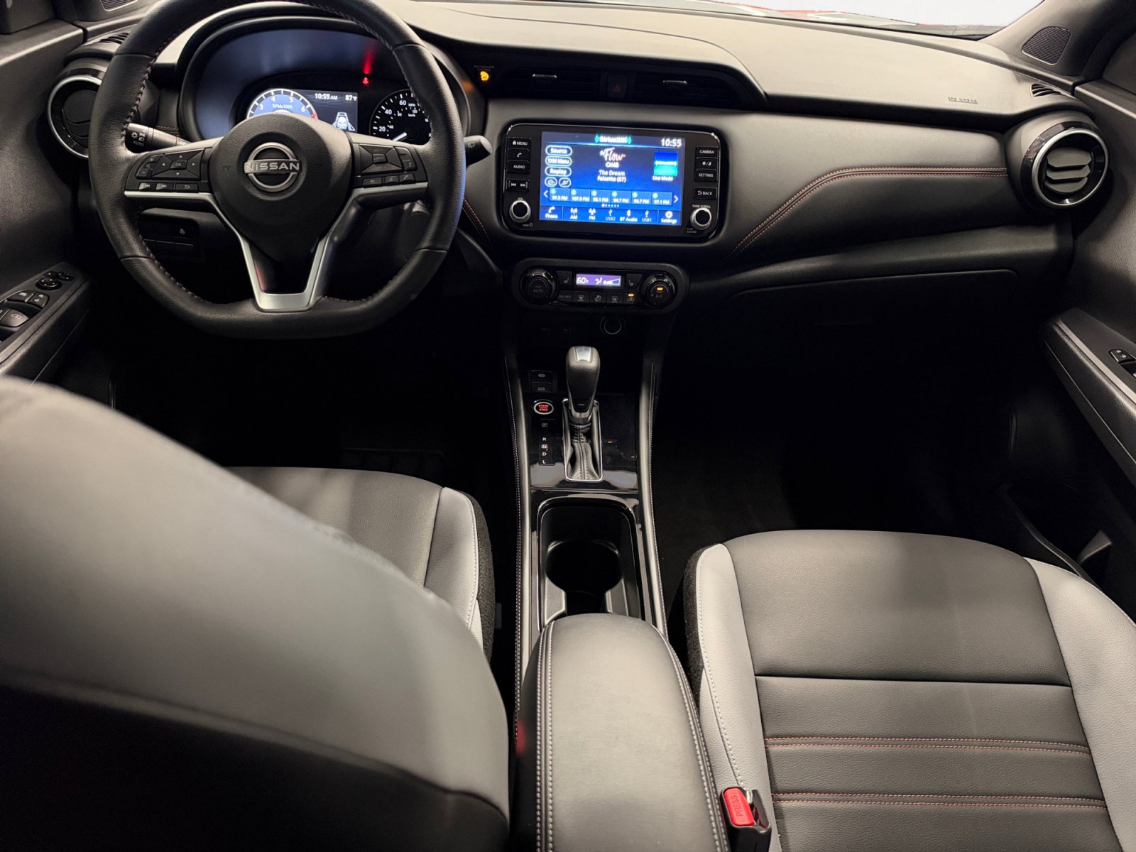 Used 2023 Nissan Kicks SR w/ SR Premium Package FWD image 3