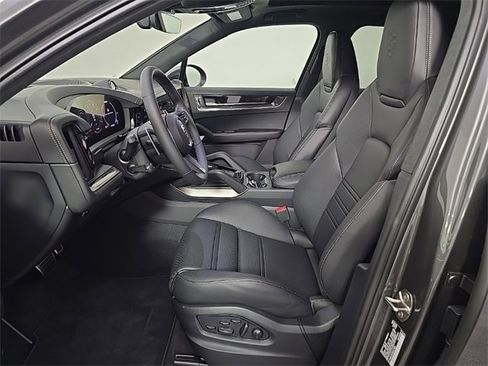 New 2025 Porsche Cayenne Turbo image 5
