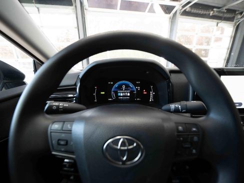 Used 2025 Toyota Camry LE image 15