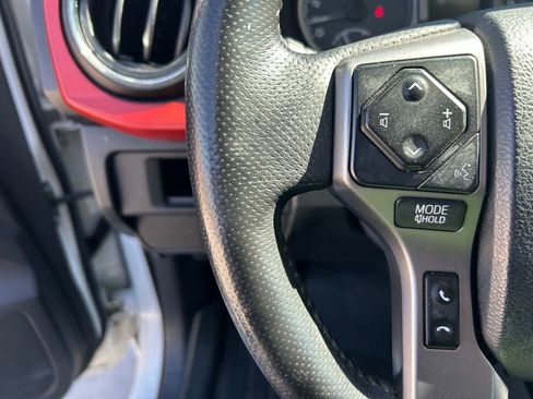 Used 2017 Toyota Tacoma SR5 AWD/4WD image 20