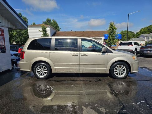 Used 2013 Dodge Grand Caravan SXT FWD image 13