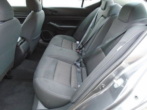 Used 2024 Nissan Altima 2.5 SV FWD image 10
