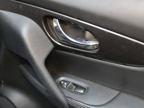 Used 2019 Nissan Rogue SV AWD/4WD image 9