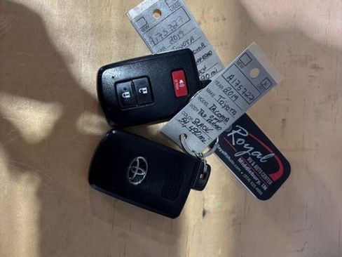 Used 2019 Toyota Tacoma TRD Off-Road image 28