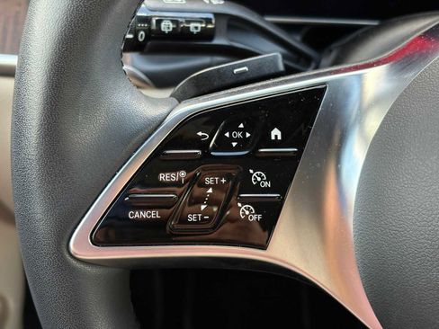 Used 2025 Mercedes-Benz GLC 300 4MATIC image 21