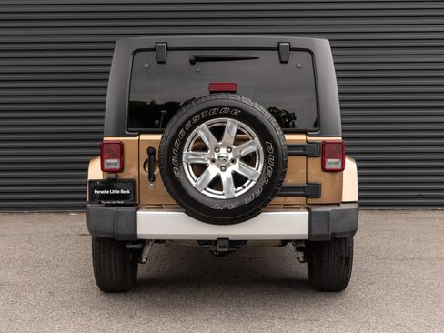 Used 2015 Jeep Wrangler Unlimited Sahara w/ Connectivity Group AWD/4WD image 4