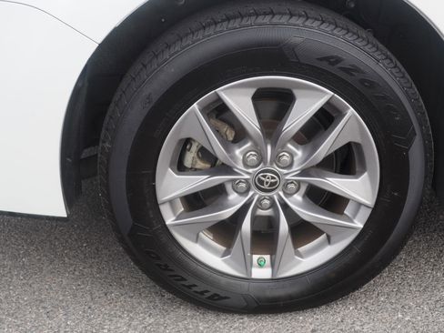 Used 2023 Toyota Sienna XLE image 7