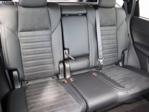 New 2025 Mitsubishi Outlander SE image 27