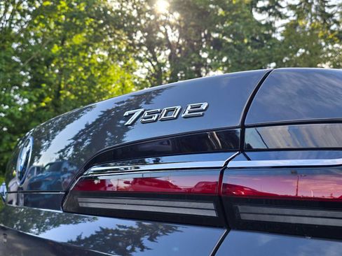 Used 2025 BMW 750e xDrive w/ Executive Package image 16