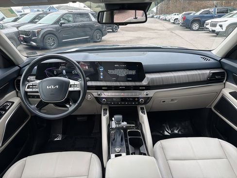 Used 2024 Kia Telluride EX w/ EX Captain's Chair Package image 23