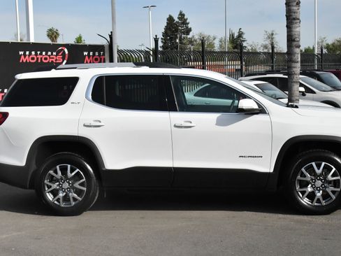 Used 2023 GMC Acadia SLT image 9