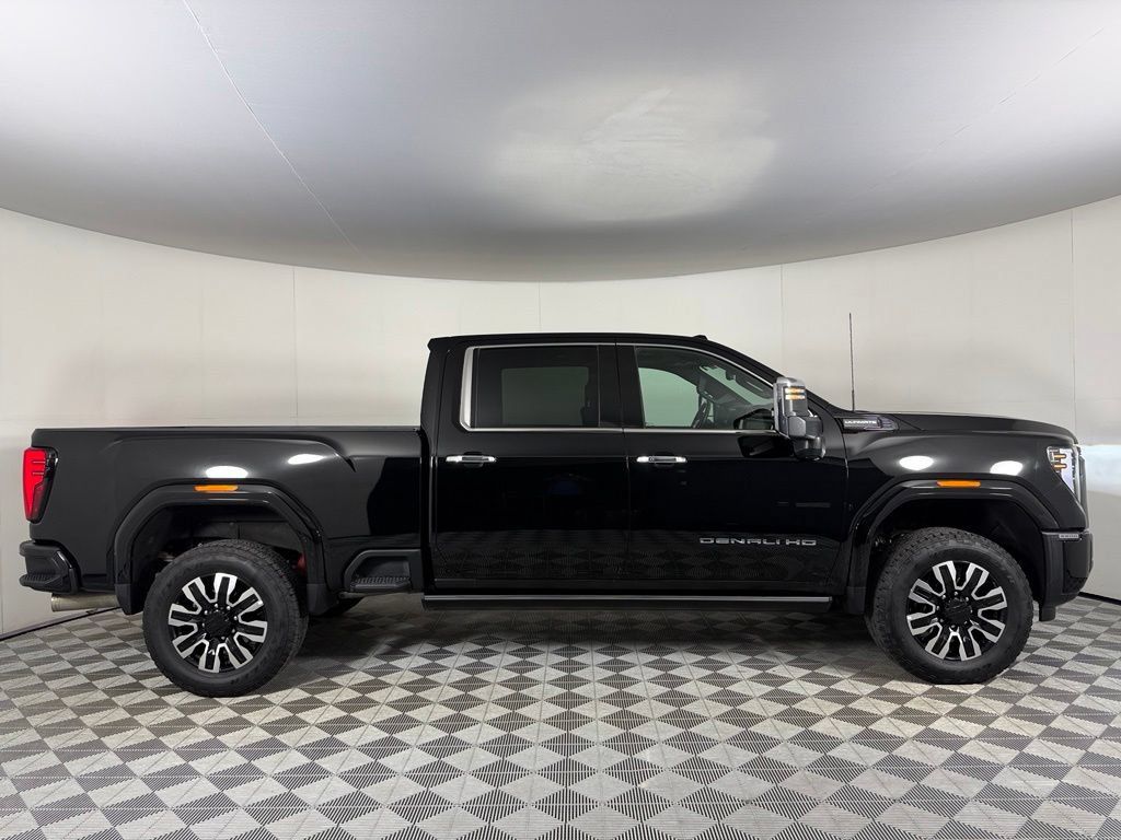 Used 2025 GMC Sierra 3500 Denali Ultimate AWD/4WD image 6