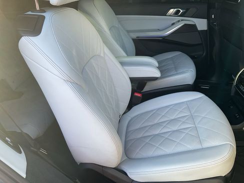 Used 2023 BMW X7 xDrive40i w/ Dynamic Handling Package image 40