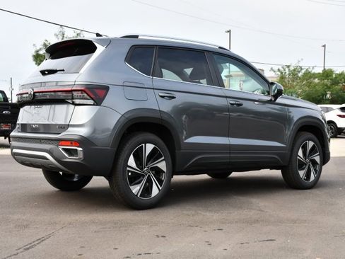 New 2025 Volkswagen Taos SE image 7