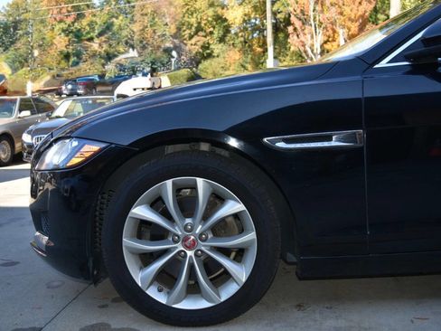 Used 2017 Jaguar XF Premium image 24