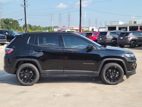 New 2026 Jeep Compass Latitude AWD/4WD image 3