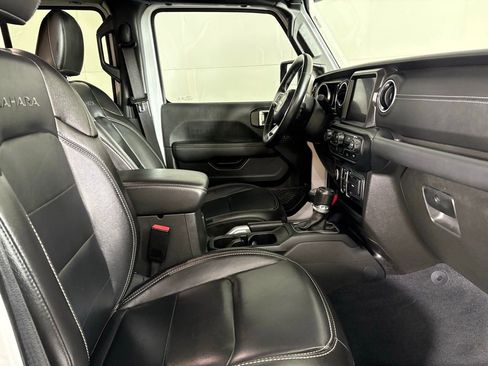 Used 2022 Jeep Wrangler Unlimited Sahara image 13