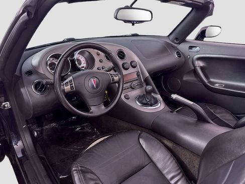 Used 2008 Pontiac Solstice Convertible w/ Premium Package RWD image 10