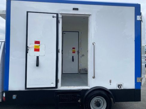 Used 2023 Ford E-350 and Econoline 350 Super Duty w/ Power Windows & Locks Group RWD image 10