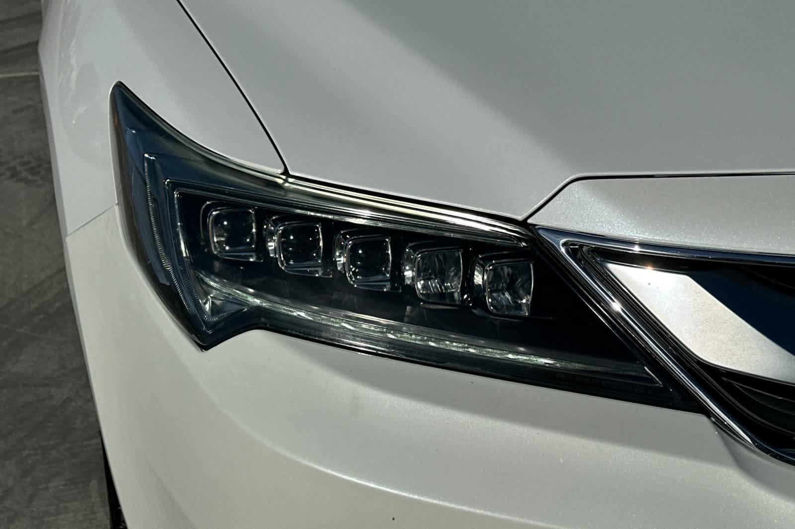 Used 2017 Acura ILX FWD image 31