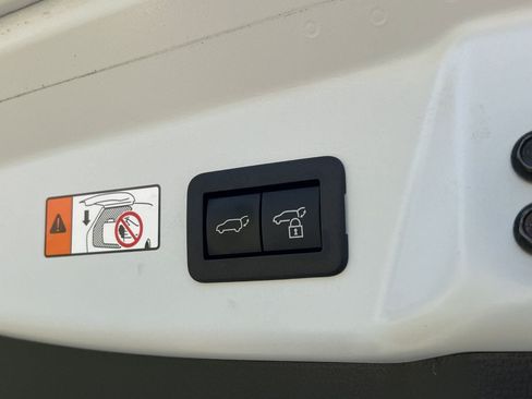 Used 2024 Toyota Prius Limited w/ Limited Premium Package FWD image 27
