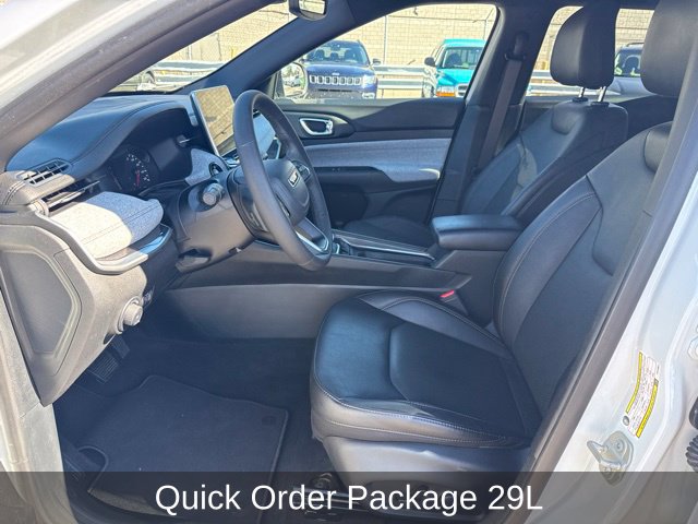 Used 2023 Jeep Compass Latitude AWD/4WD image 10