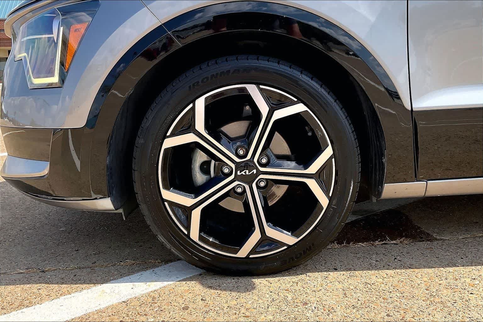 Certified 2023 Kia Niro EX Touring FWD image 8