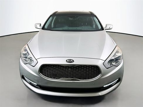 Used 2017 Kia K900 Premium image 2