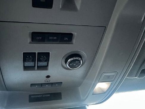 Used 2015 Cadillac Escalade ESV Luxury image 25