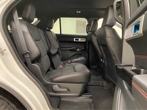 Used 2023 Ford Explorer ST-Line w/ Class IV Trailer Tow Package image 18